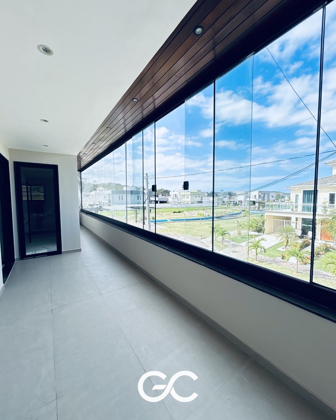 Varanda envidraçada com vista para o Solaris Residencial